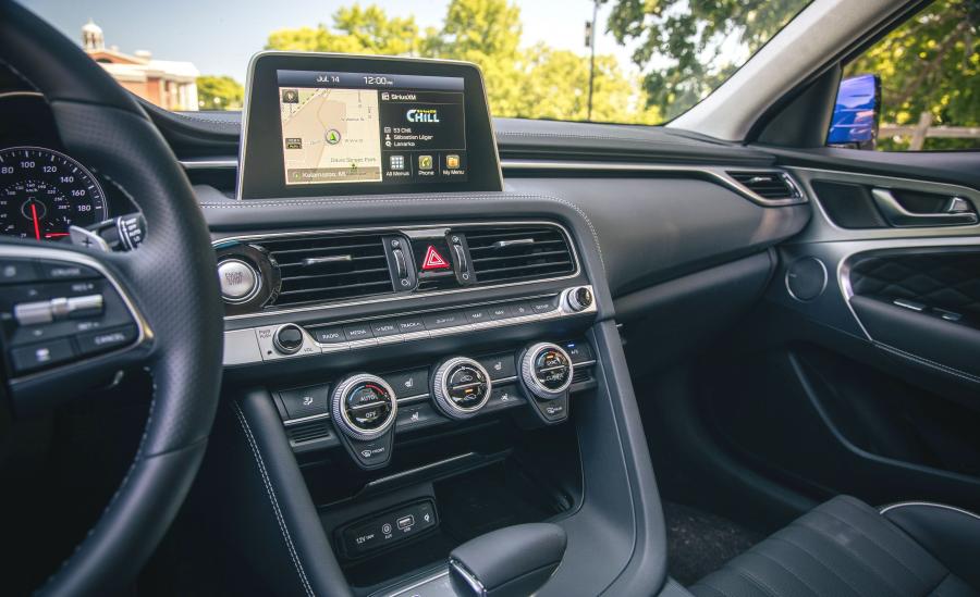 Торпедо Genesis G70 2.0T 2018 года  (NA) (фото 23 из 44)